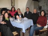 un gruppo di IdR durante il pranzo con don virgilio marone